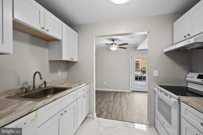 Foto del edificio - 9786 Whiskey Run