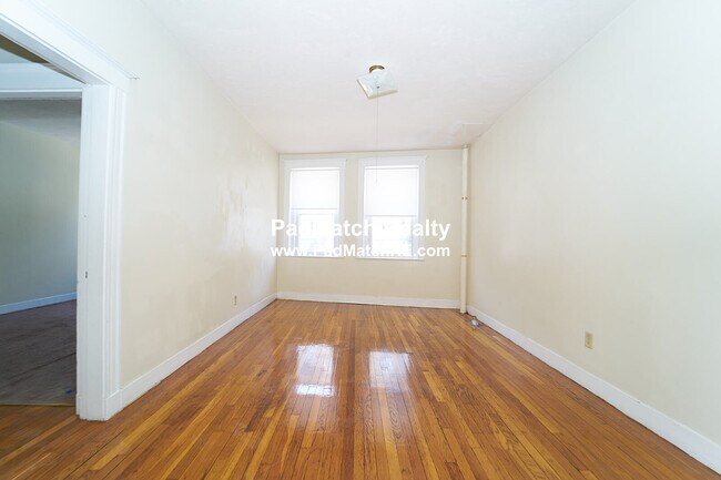 Building Photo - 170 Kelton St
