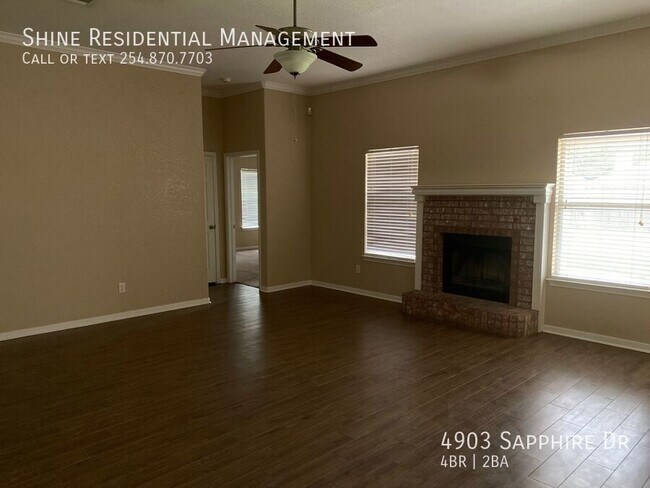 Foto del edificio - 4903 Sapphire Dr
