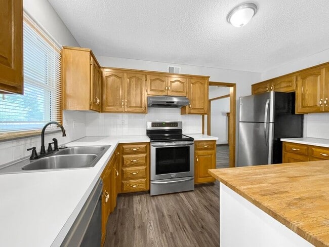 Building Photo - 17301 W 155th Terrace