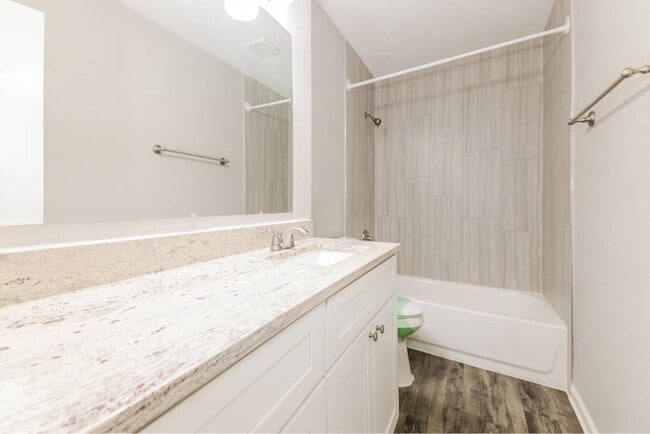 Foto del edificio - 611 Hanover Dr