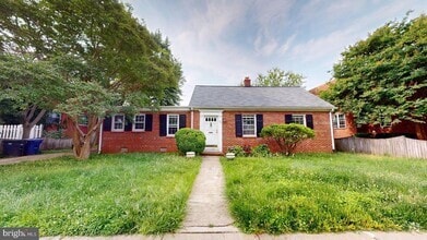 Building Photo - 15 E Custis Ave