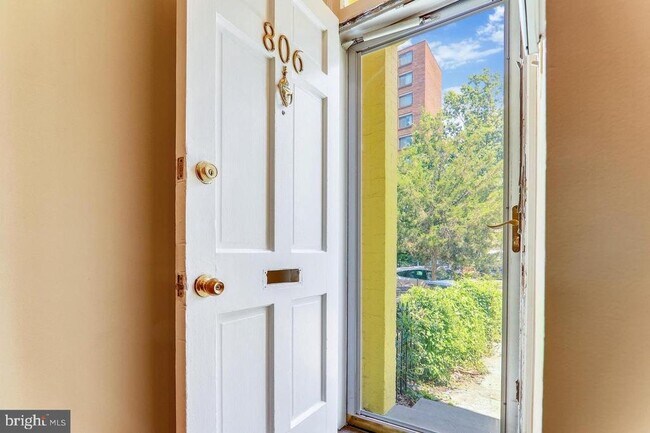 Foto del edificio - 806 New Hampshire Ave NW
