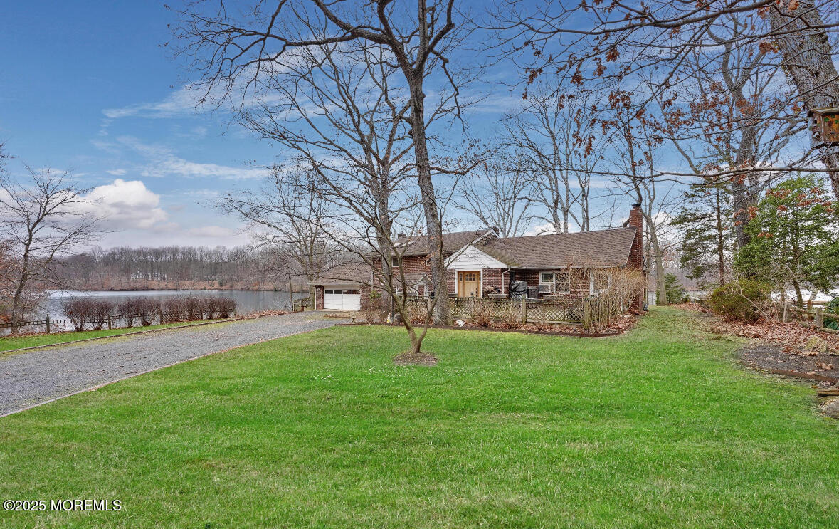 Primary Photo - 207 Lakeside Ave