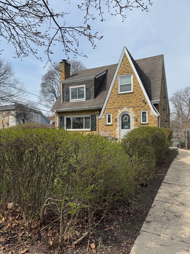 Building Photo - 1912 Brown Ave