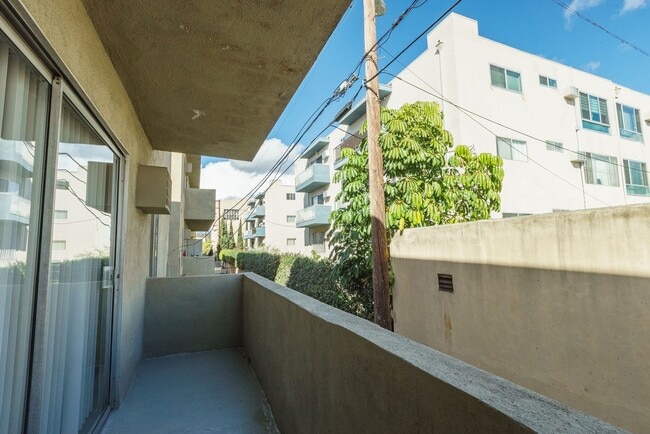 Interior Photo - 238 South Serrano Ave