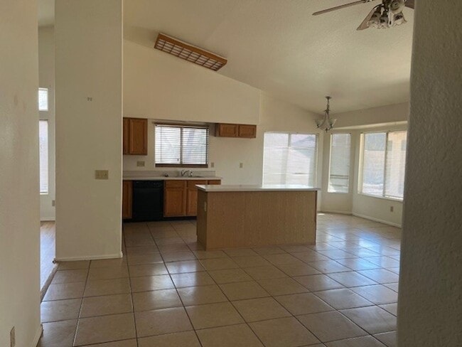 Building Photo - Fantastic 4 Bed / 2 Bath in Peoria - No HOA