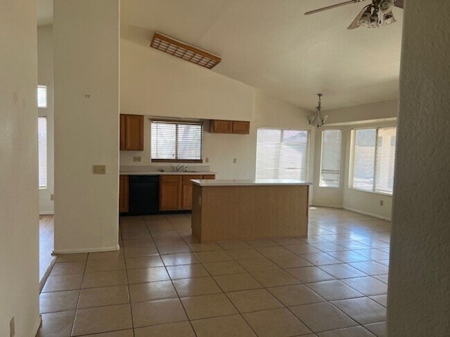 Foto del edificio - Fantastic 4 Bed / 2 Bath in Peoria - No HOA