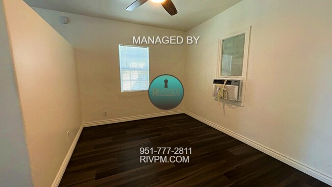 Building Photo - Charming Riverside Duplex!