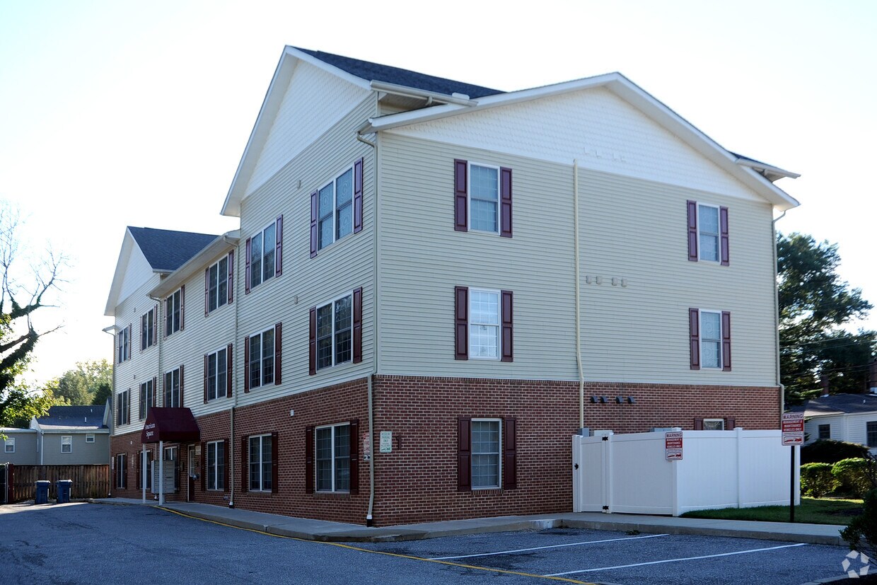 Building Photo - American Square