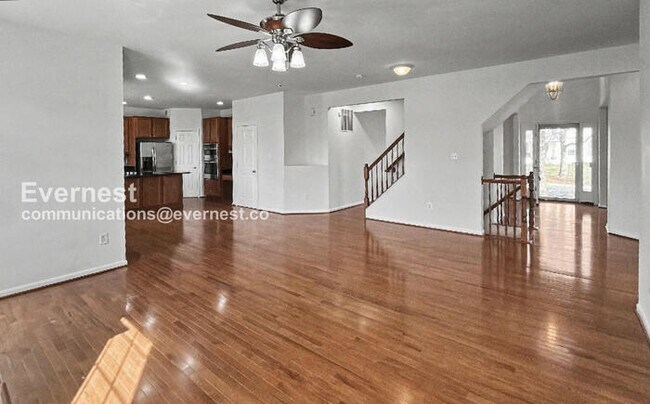 Building Photo - 800 Fairwood Dr