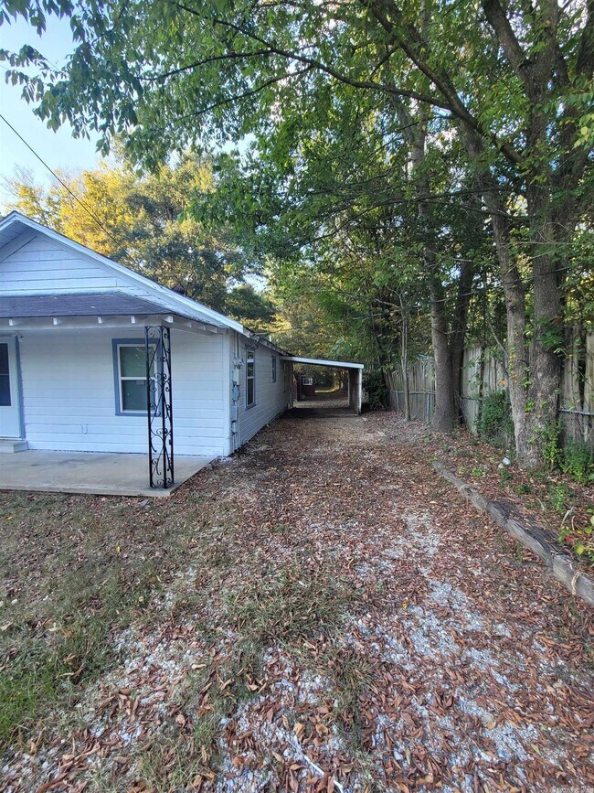 Building Photo - 210 Reyburn Rd