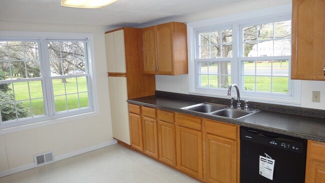 Cocina 2 - 743 Cottage Grove Rd