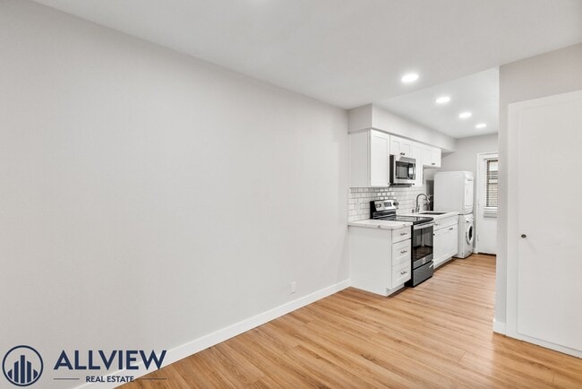 Foto del edificio - 1 Bed/1 Bath Available in Huntington Beach