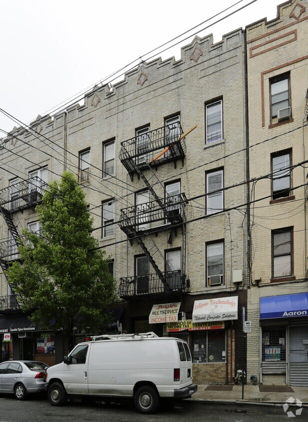 Foto principal - 235 58th St
