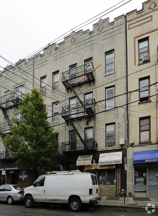 Primary Photo - 235 58th St