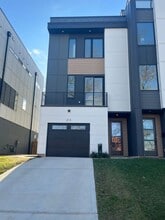 Building Photo - 213 Keswick Ave