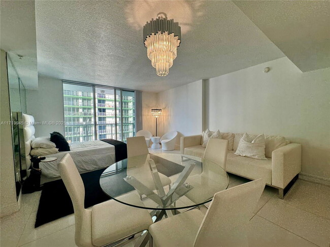 Foto del edificio - 1750 N Bayshore Dr