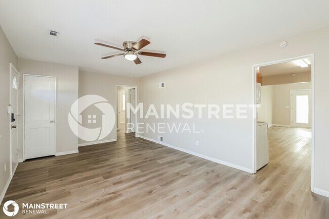 Foto del edificio - 2403 N Pursell Rd, Kansas City, MO 64118