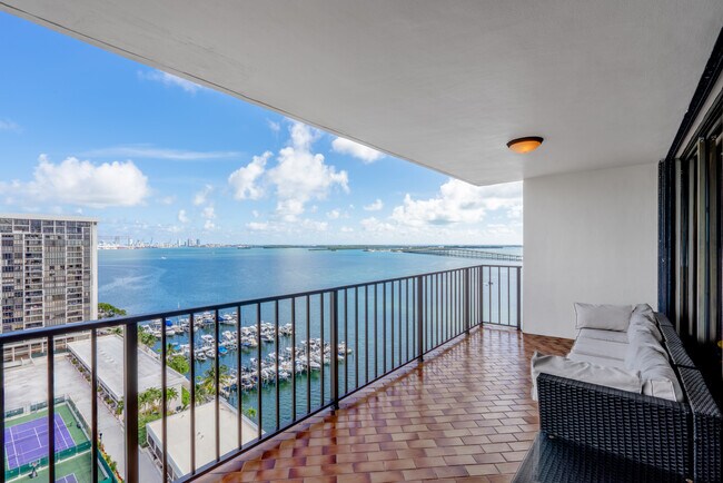 Foto del edificio - 1925 Brickell Ave