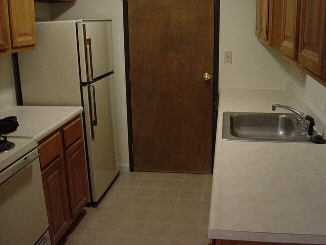 Foto del edificio - 47 Juniper Rd