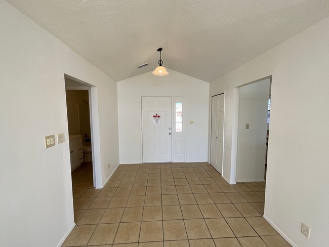 Building Photo - 3 Bedroom Single Story Home Available Near...