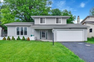 Building Photo - 2032 Northcliff Dr