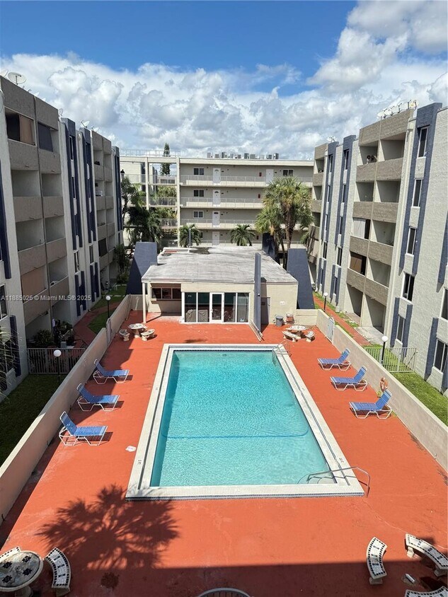 Foto principal - 10000 NW 80th Ct