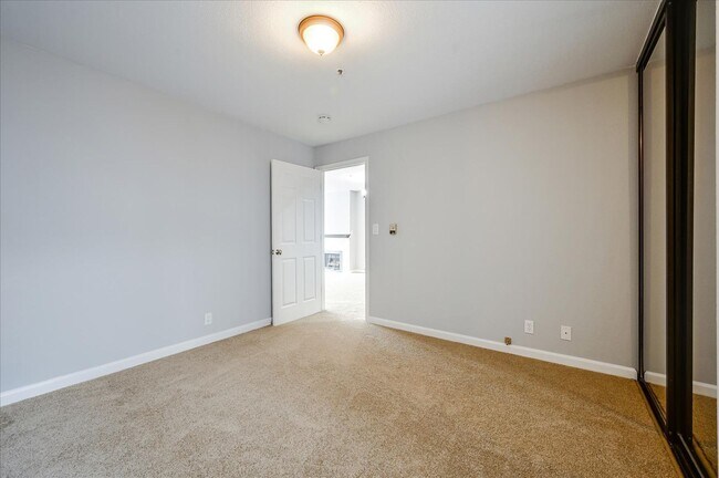 Foto del edificio - Prime Location 3 Bedroom Condo - Please Co...