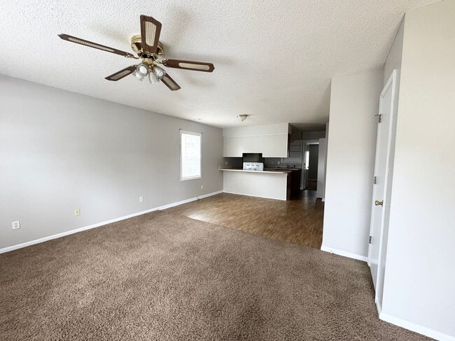 Foto del edificio - 203 Oakwood Ln