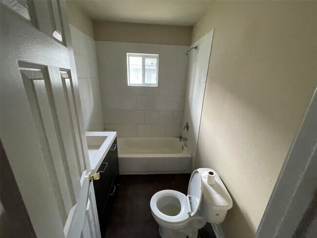 Foto del edificio - 2704 Campbell St