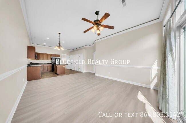 Foto del edificio - 562 Wesberry Cir