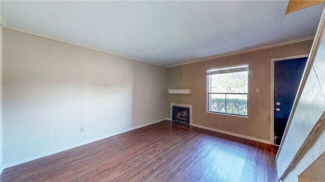 Foto del edificio - 904 University Oaks Blvd