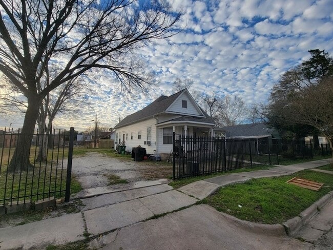Foto del edificio - 1905 Chapman St