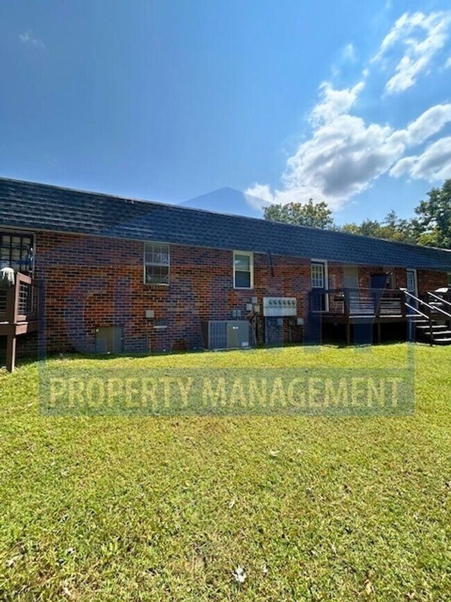 Foto del edificio - 615 Beech Cir NW