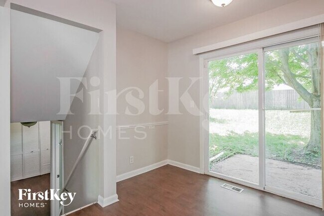 Foto del edificio - 221 Rockhurst Rd