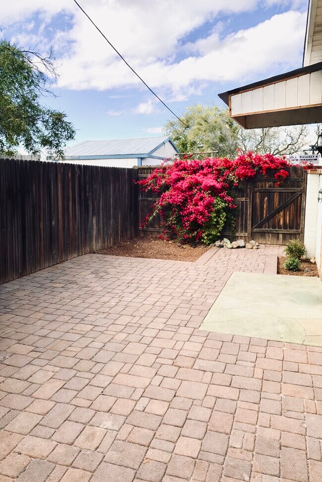 Foto del edificio - 2528 E Lee St