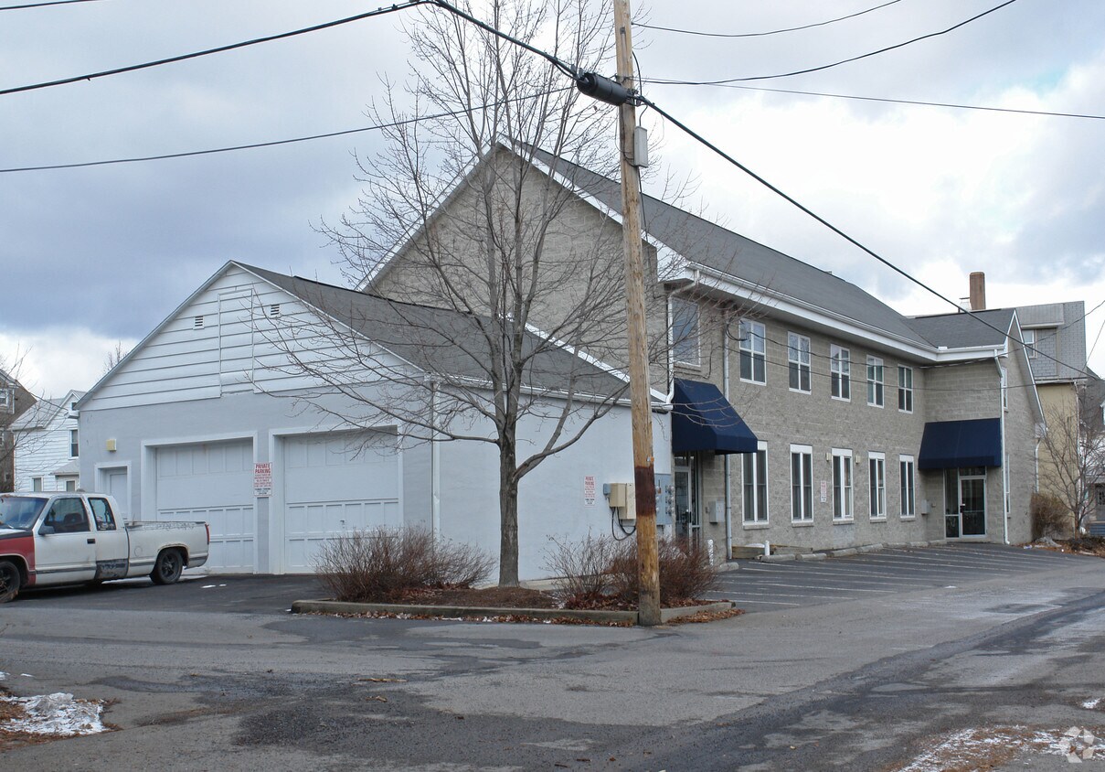 Primary Photo - 511-513 Clay Ln