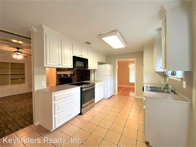 Foto del edificio - 4 br, 2.5 bath House - 685 Daventry Dr.