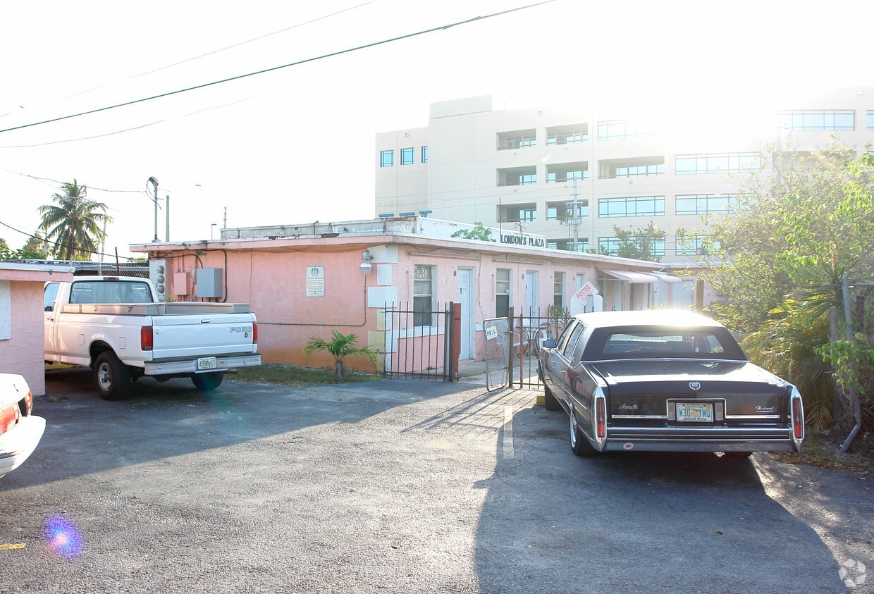 Primary Photo - 13 NW 27th Ave