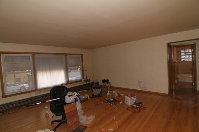 Living room - 3555 N Neva Ave
