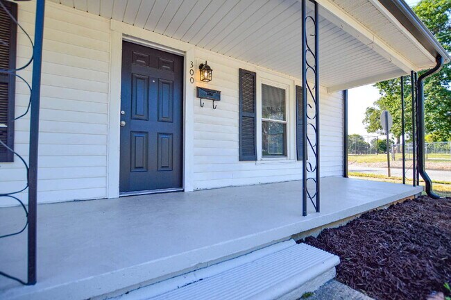 Building Photo - Front-Porch Living Across from Highland Park, Just Minutes from Downtown Rock Hill