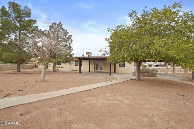 Building Photo - 1150 Stanley St