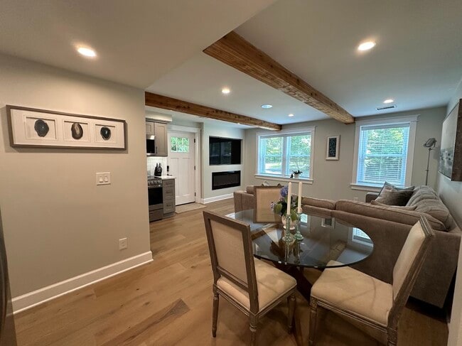 Building Photo - 2144 Kodiak Dr NE