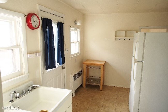 Building Photo - 2 br, 1 bath Apartment - 23 Grove Street