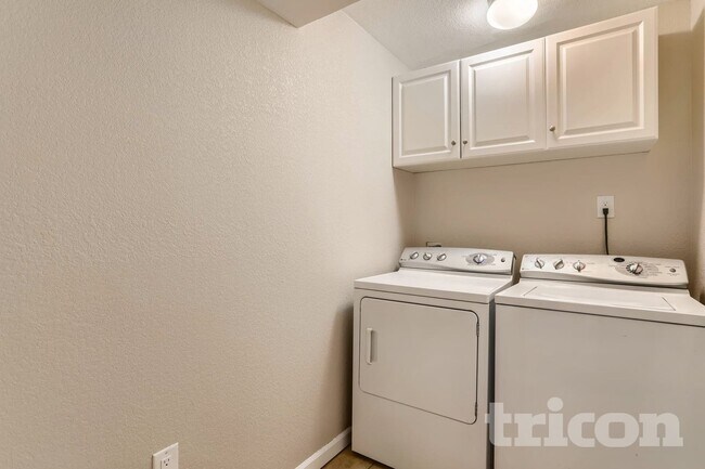 Building Photo - 18871 E Gunnison Pl