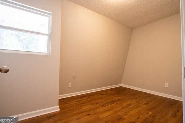 Foto del edificio - 207 Rustwood Dr