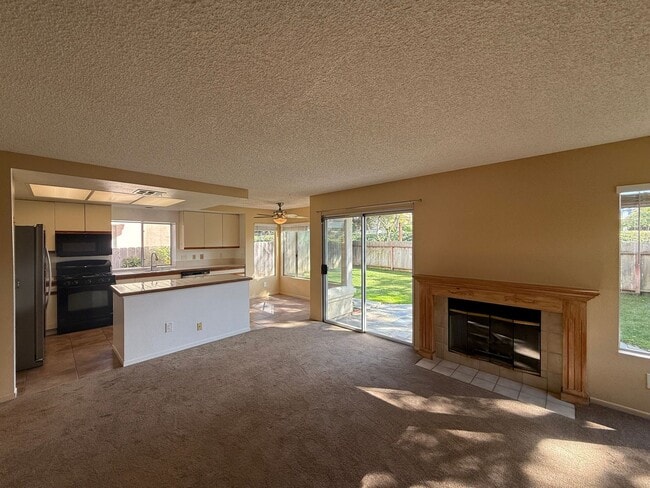 Building Photo - Great 3B/2.5BA House in Oceanside!