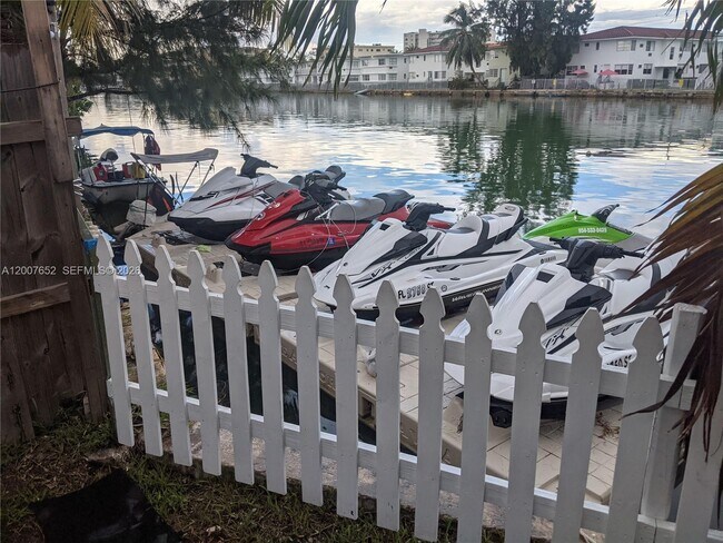 Foto del edificio - 7741 Hawthorne Ave