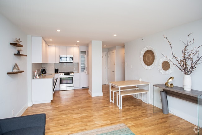 Interior Photo - 1410 Columbia